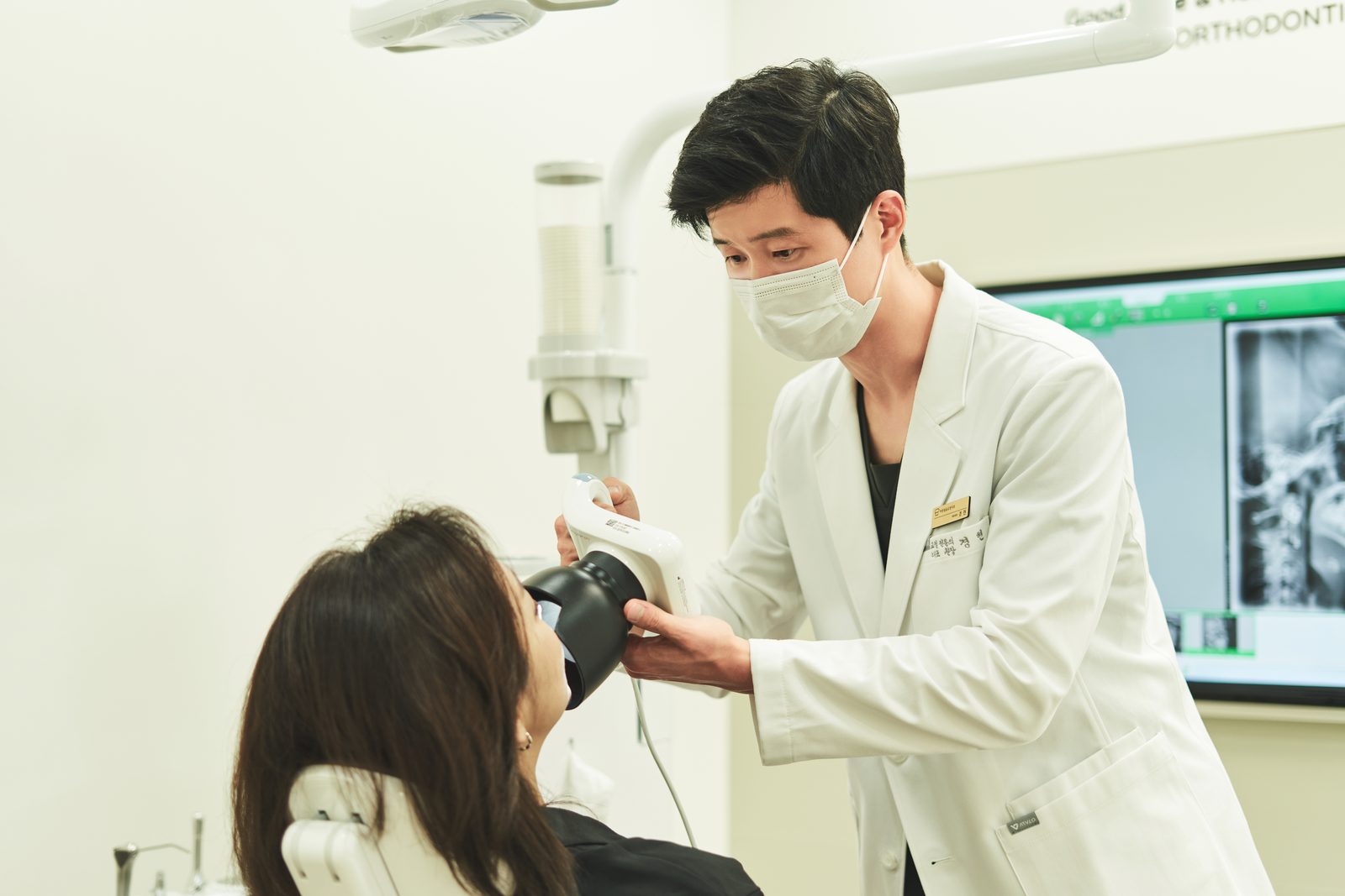 인비절라인 치료 계획용 구강 스캔 진행