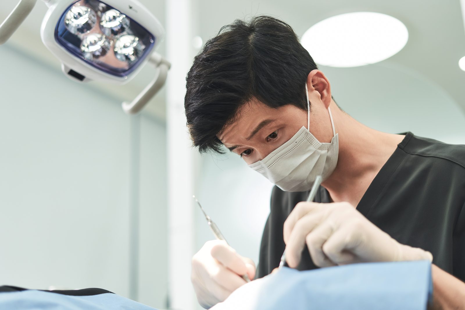 교정 진료 중인 대표원장
